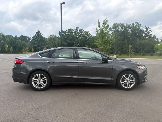 Used 2018 Ford Fusion SE w/ Fusion SE Technology Package FWD image 6