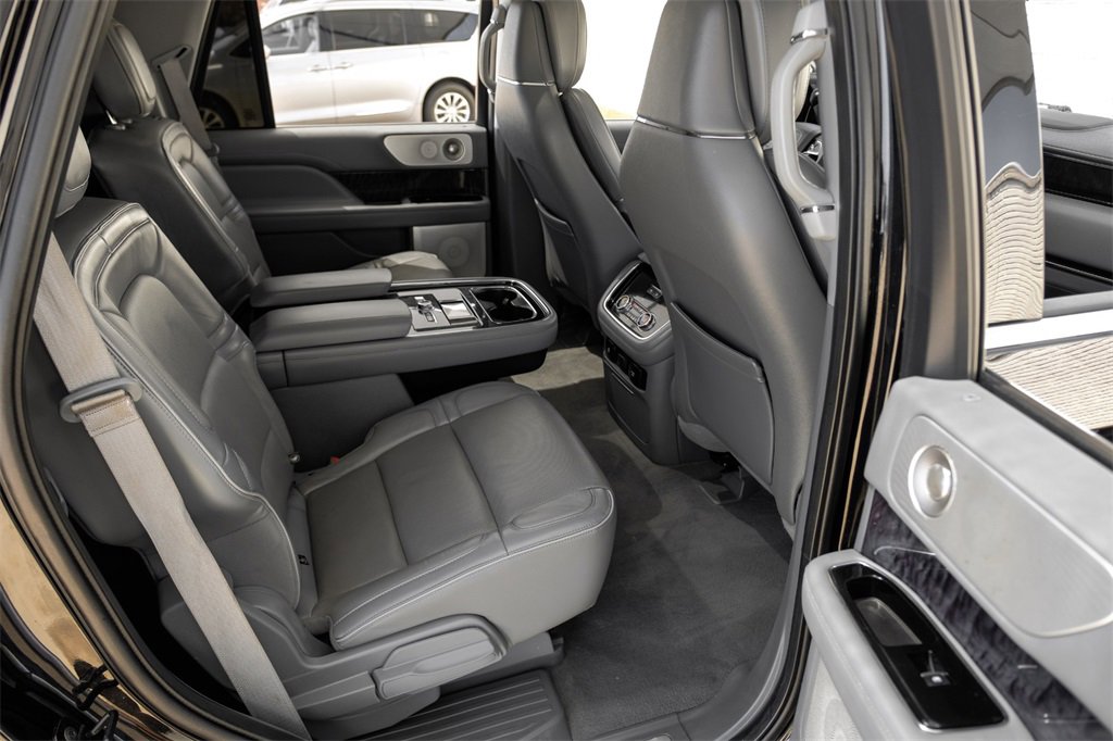 Used 2019 Lincoln Navigator Reserve image 40