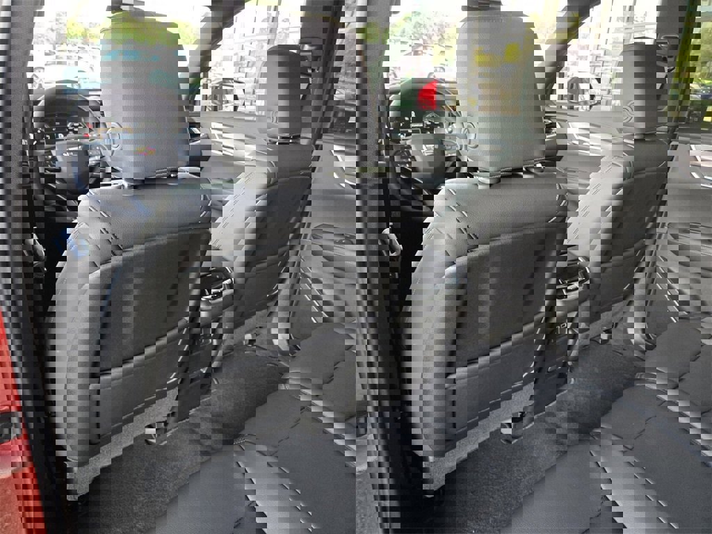 New 2025 Cadillac XT6 Luxury image 14