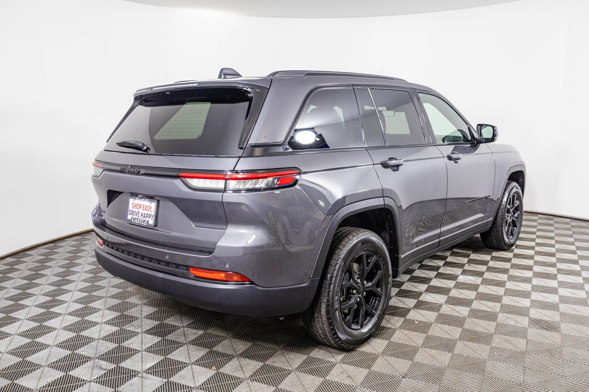 New 2025 Jeep Grand Cherokee Altitude image 8