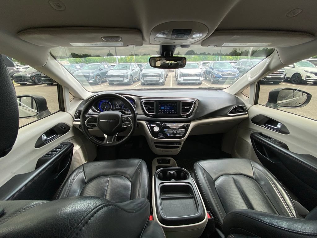 Used 2020 Chrysler Pacifica Touring-L FWD image 20