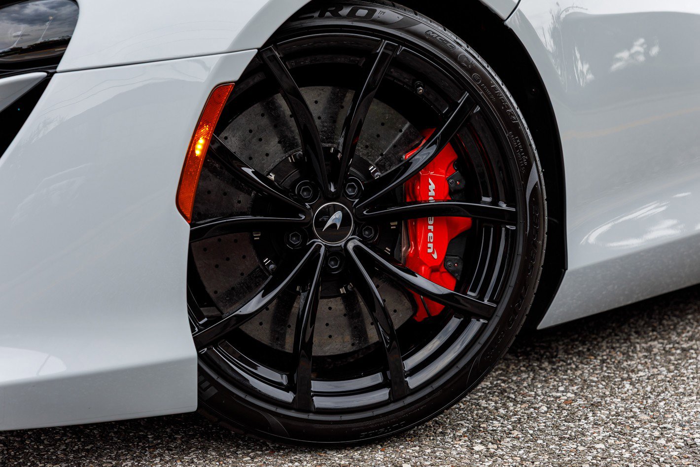 Used 2025 McLaren Artura Spider image 52