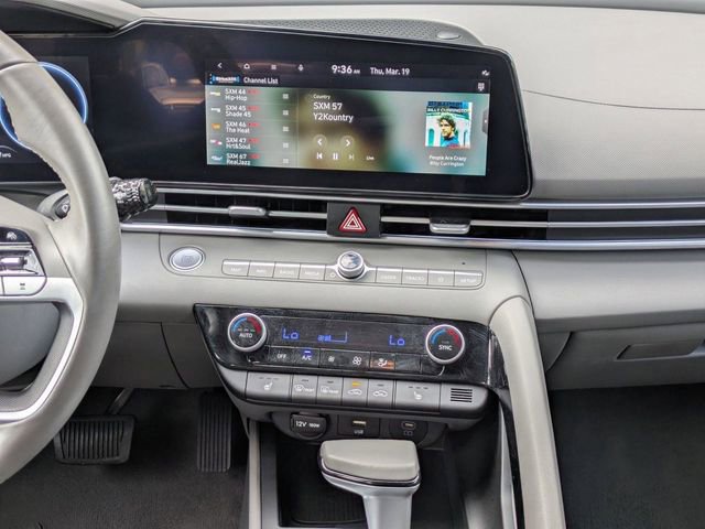 Used 2025 Hyundai Elantra SEL image 18
