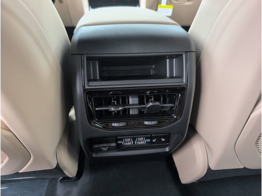 New 2025 Jeep Grand Cherokee Limited w/ Luxury Tech Group II image 33