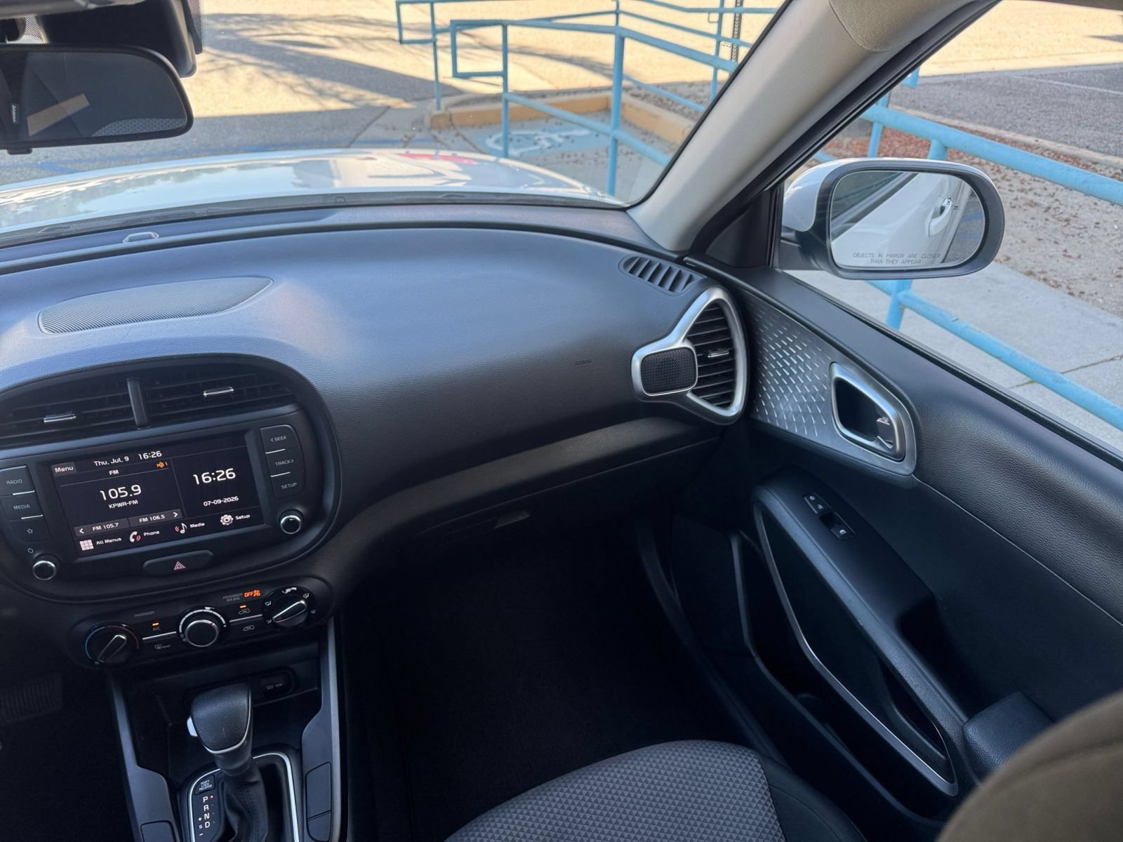 Used 2025 Kia Soul LX w/ LX Technology Package FWD image 33