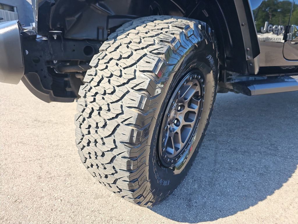 Used 2022 Jeep Wrangler Unlimited Sport w/ Xtreme Recon 35" Tire Package AWD/4WD image 35