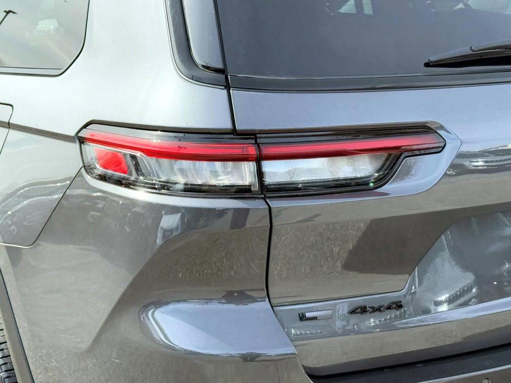 Certified 2023 Jeep Grand Cherokee L Laredo image 10