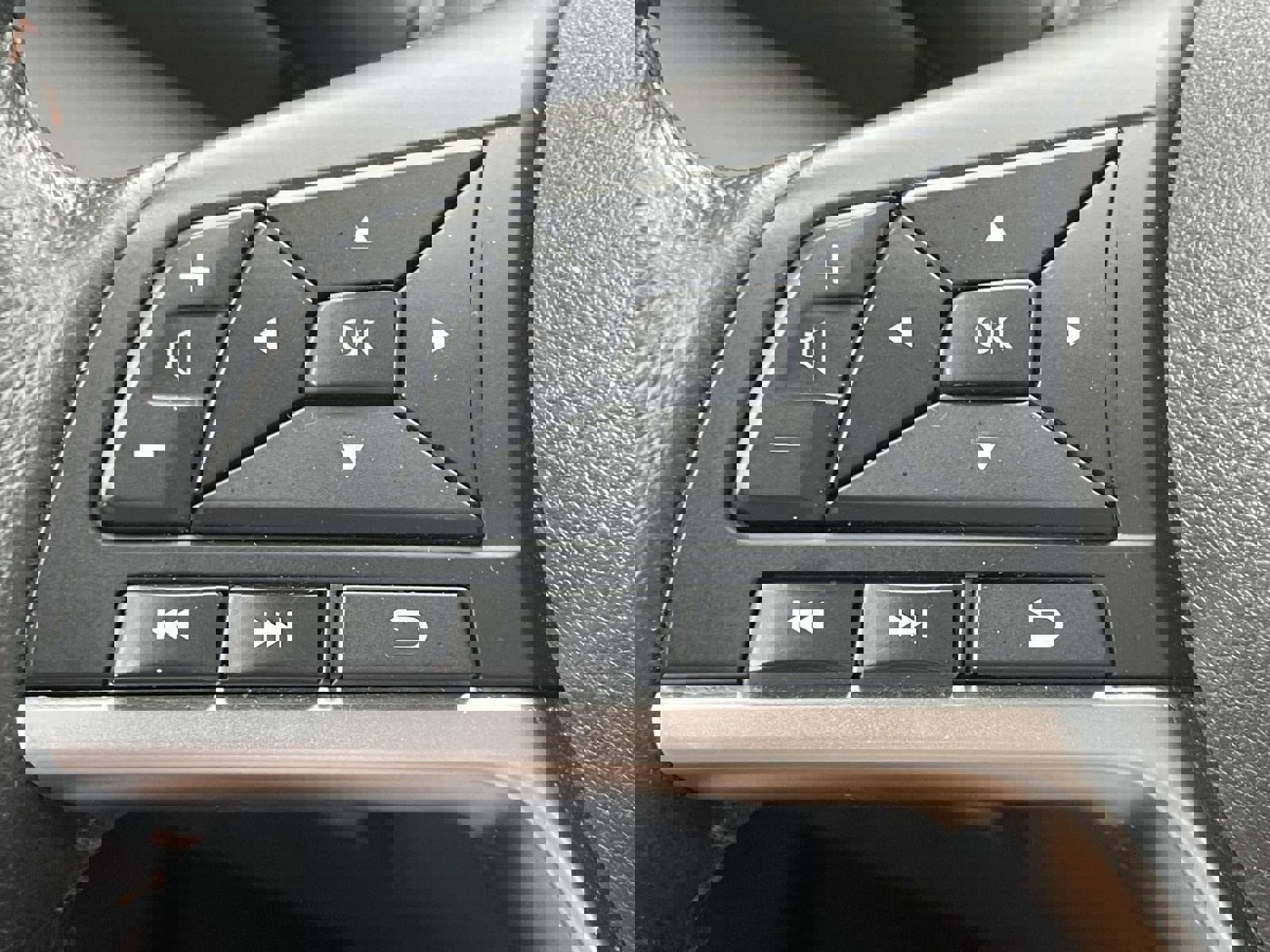 Used 2023 Nissan Kicks SR w/ SR Premium Package image 23