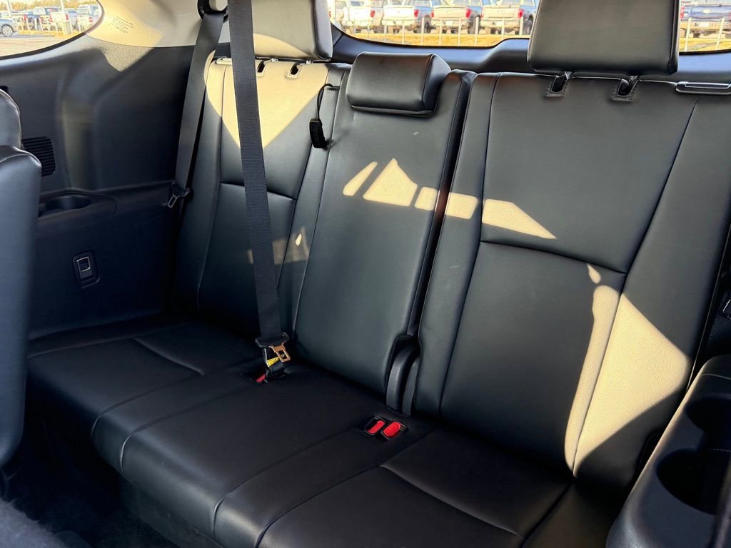 Used 2024 Toyota Highlander XLE image 16