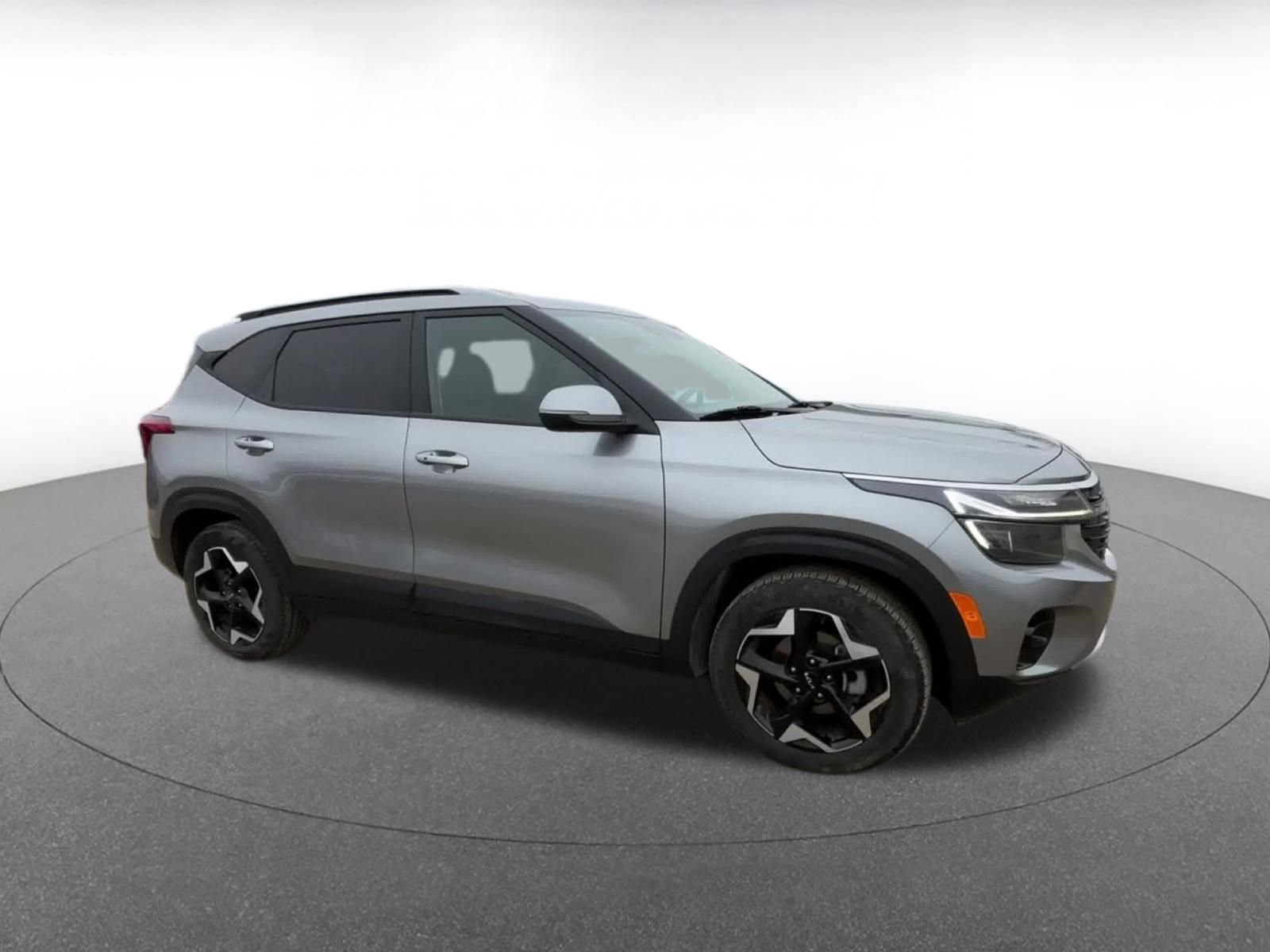 Used 2025 Kia Seltos S FWD image 2