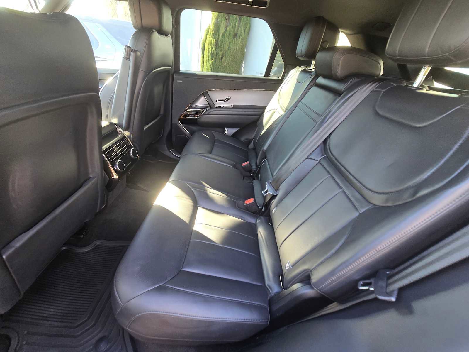 Used 2024 Land Rover Range Rover Sport SE image 21