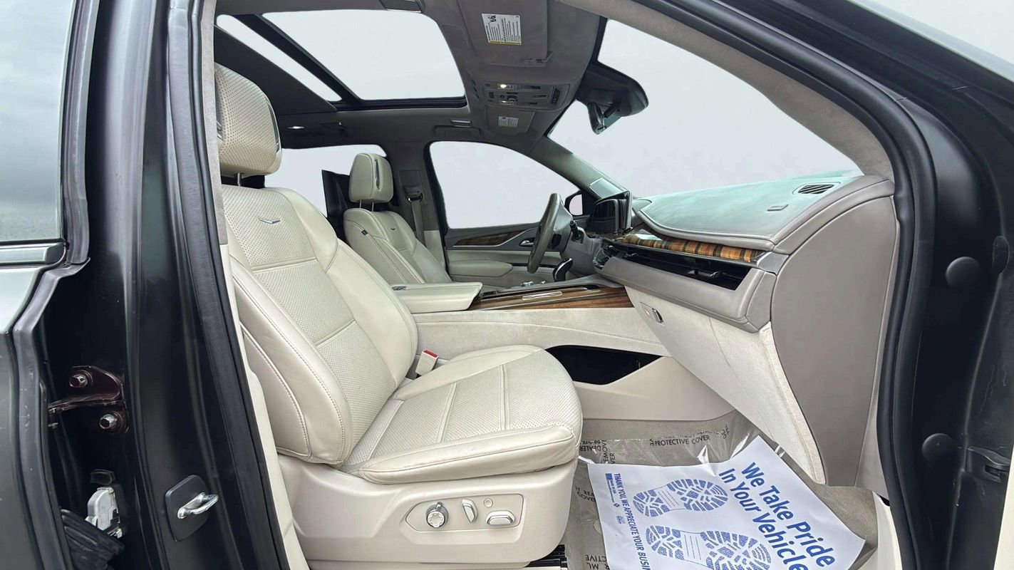 Used 2022 Cadillac Escalade Premium Luxury Platinum w/ LPO, Radiant Package RWD image 13