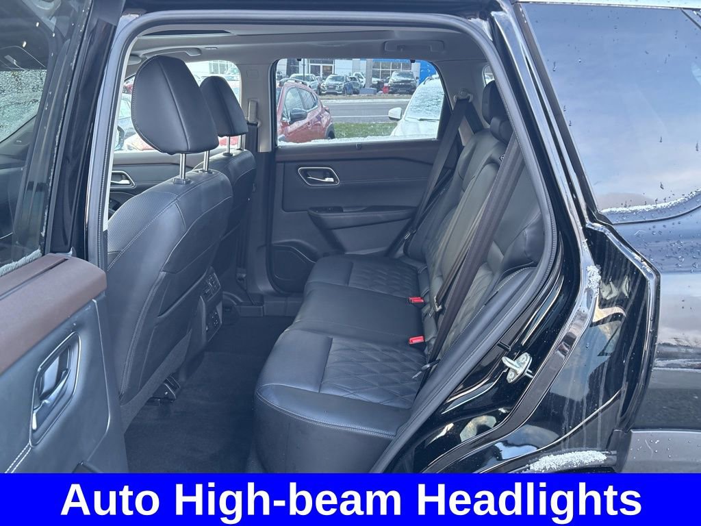 Used 2023 Nissan Rogue Platinum w/ Platinum Premium Package image 16