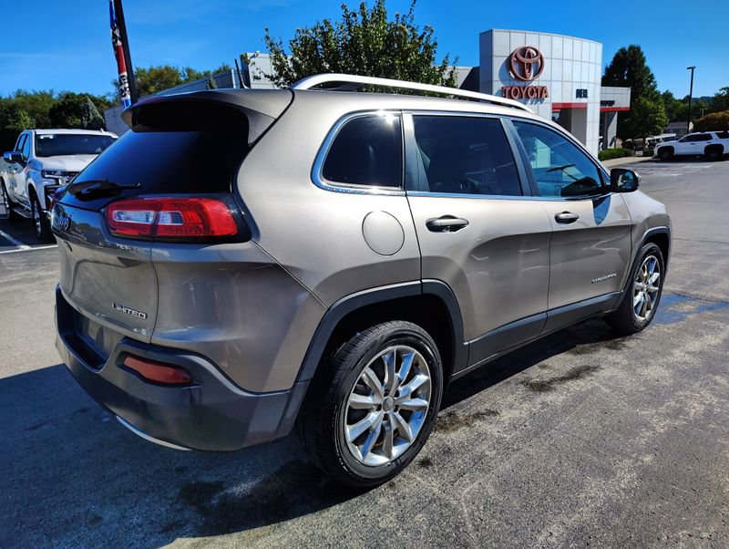 Used 2016 Jeep Cherokee Limited FWD image 4