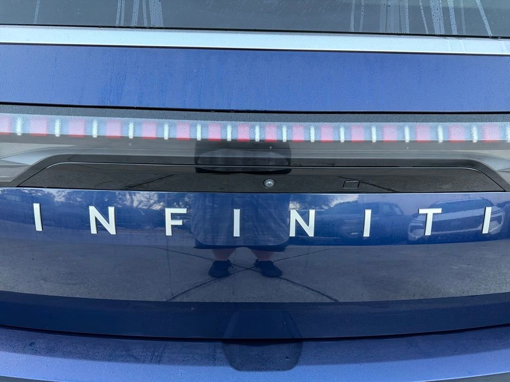 Used 2025 INFINITI QX80 Sensory image 9