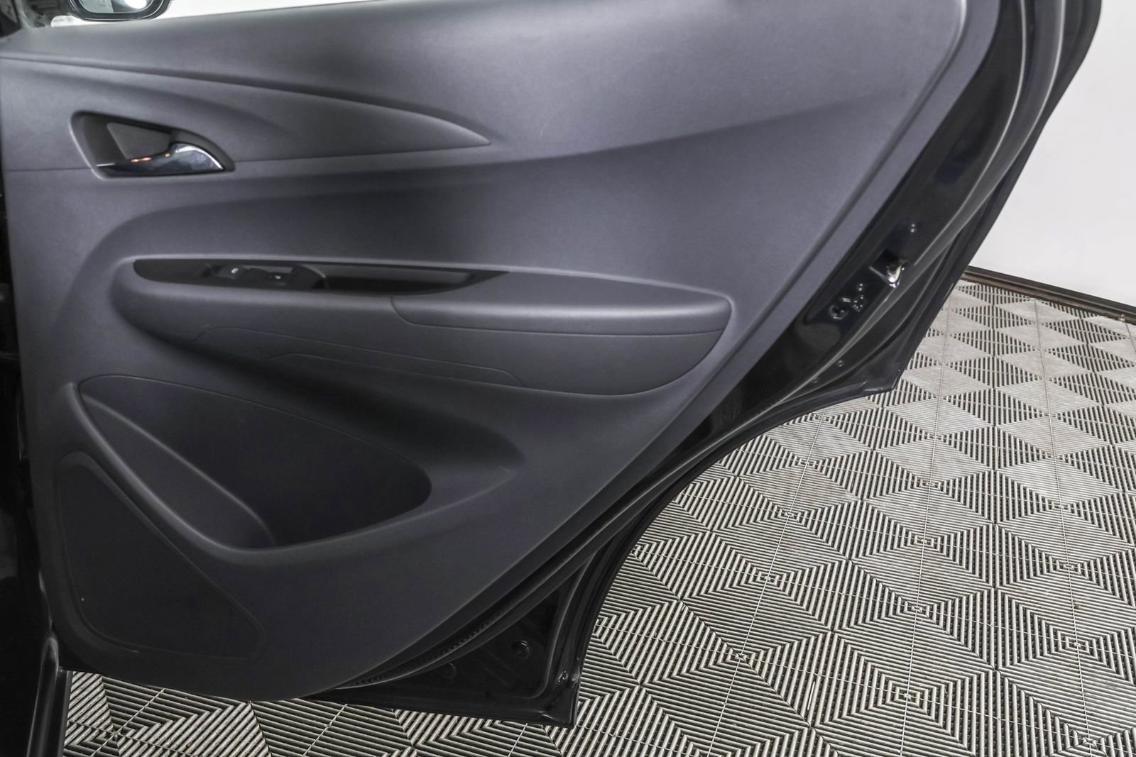 Used 2019 Chevrolet Bolt Premier w/ Infotainment Package image 41