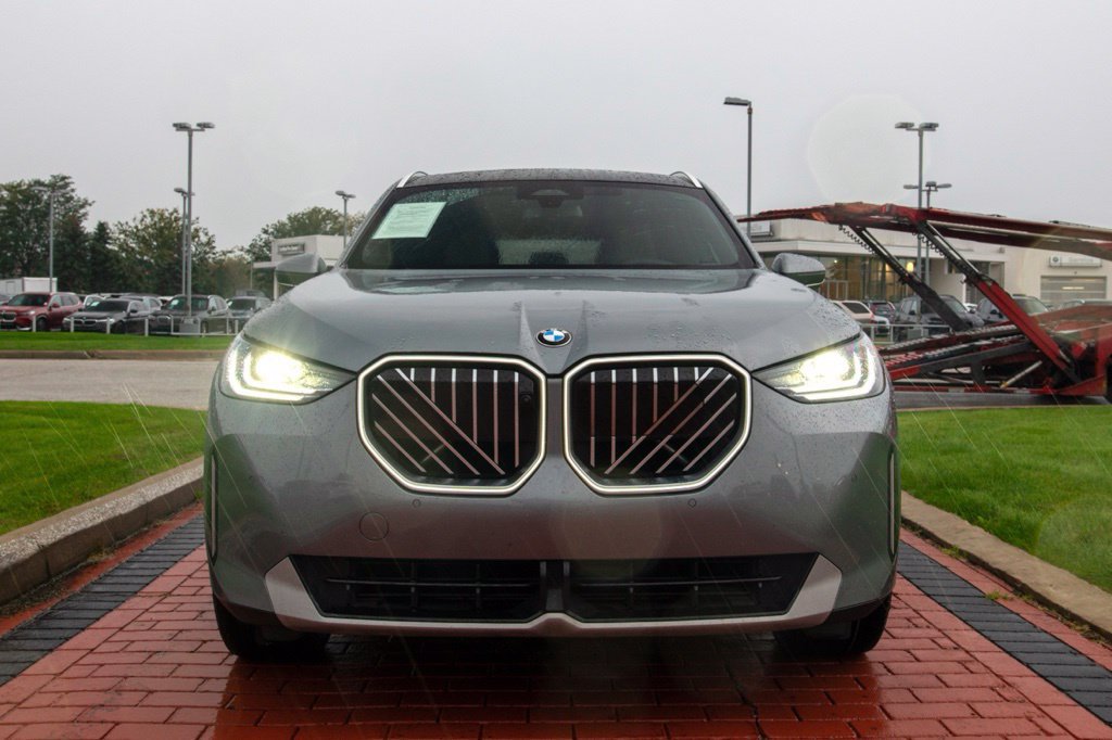 Certified 2025 BMW X3 xDrive30i w/ Premium Package AWD/4WD image 2