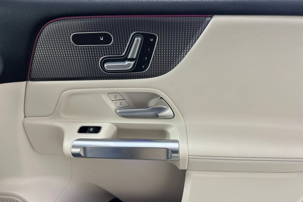 Used 2022 Mercedes-Benz GLB 250 4MATIC image 23