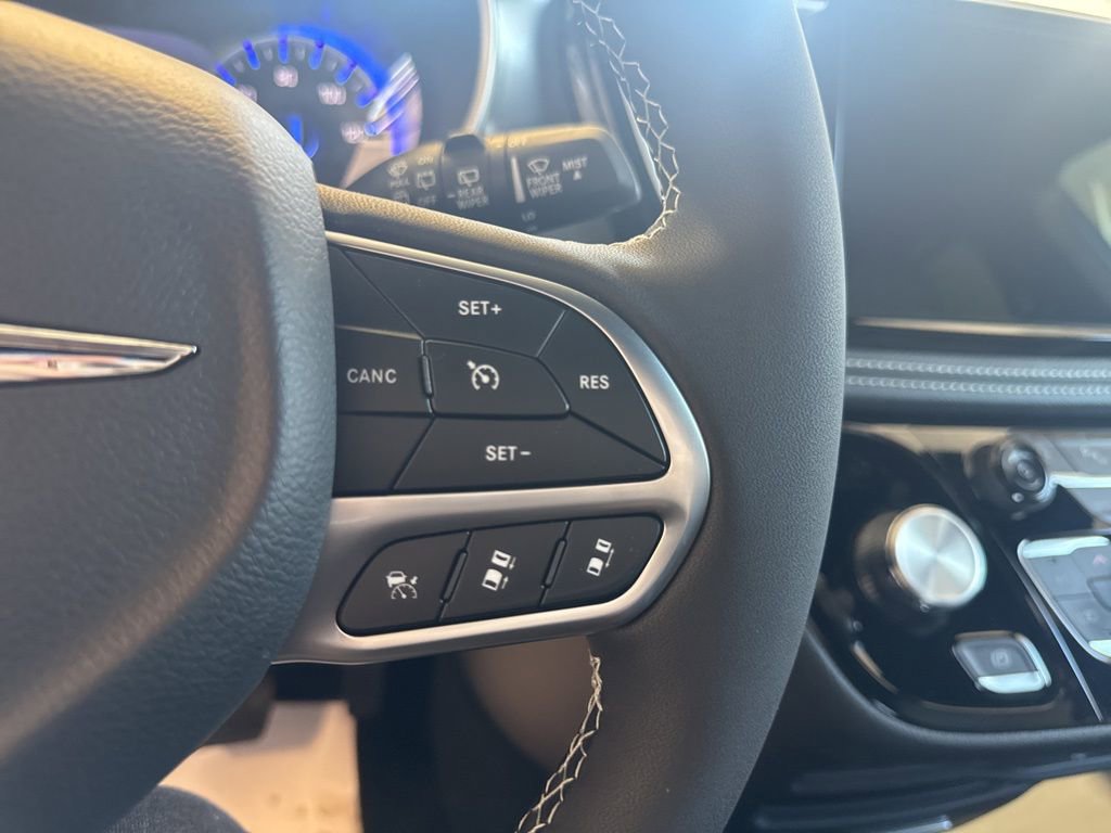 New 2026 Chrysler Pacifica Select FWD image 22