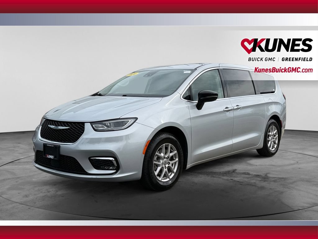 Used 2024 Chrysler Pacifica Touring-L FWD image 5