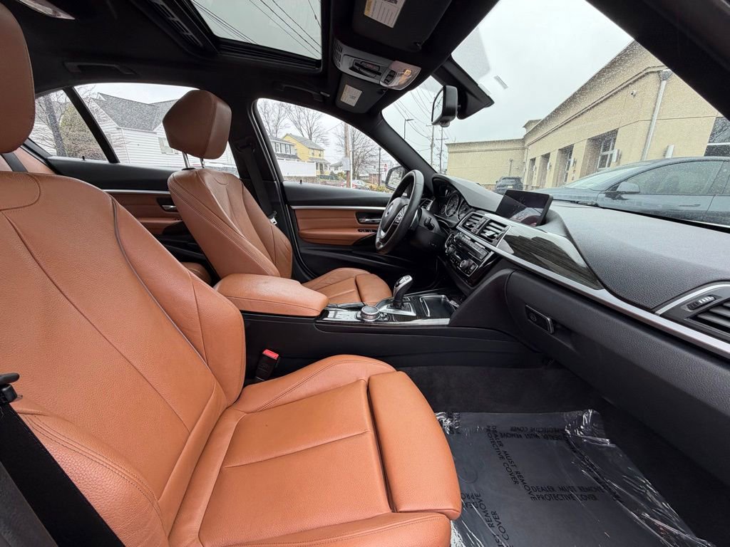 Used 2017 BMW 340i xDrive Sedan AWD/4WD image 12