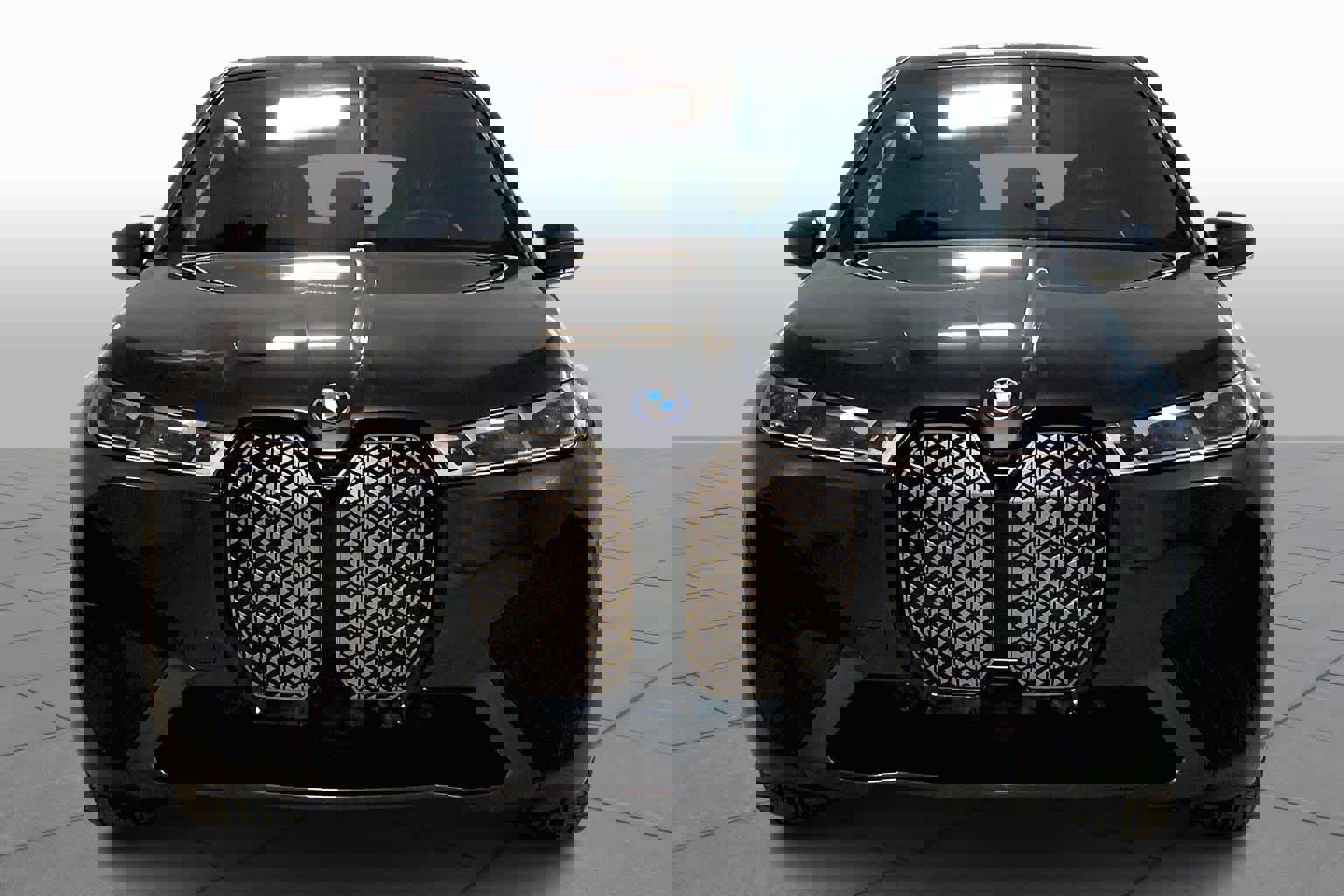 Used 2023 BMW iX M60 image 4