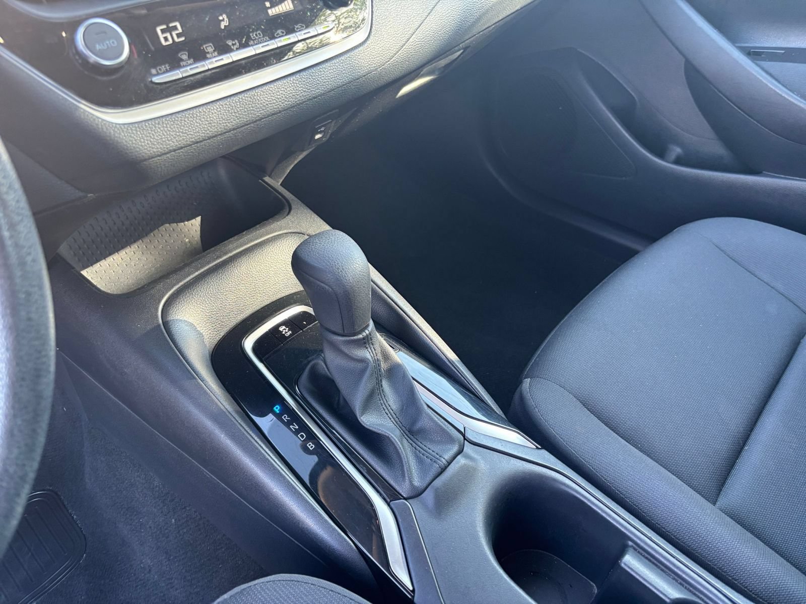 Used 2025 Toyota Corolla LE FWD image 38