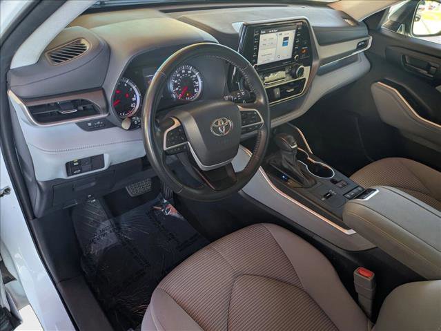 Used 2022 Toyota Highlander LE image 10