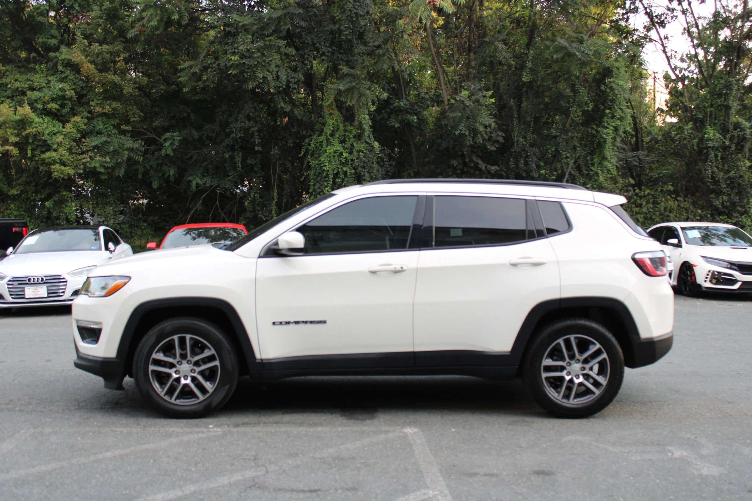 Used 2019 Jeep Compass Latitude FWD image 25