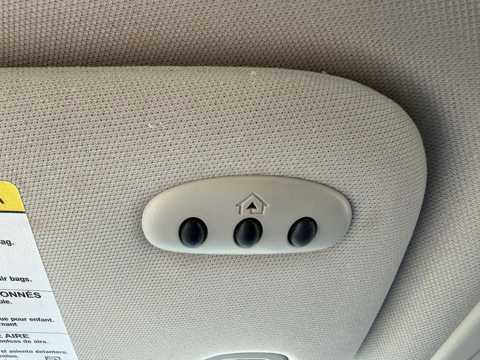 Used 2017 Ford Fusion SE w/ Fusion SE Technology Package image 16