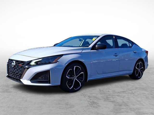 Used 2024 Nissan Altima 2.5 SR w/ SR Premium Package FWD image 3