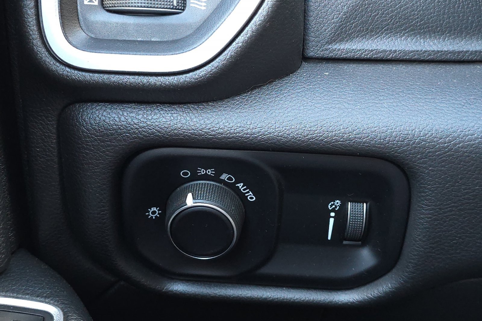 Used 2024 RAM 3500 SLT w/ Quick Order Package 2YG SLT image 34