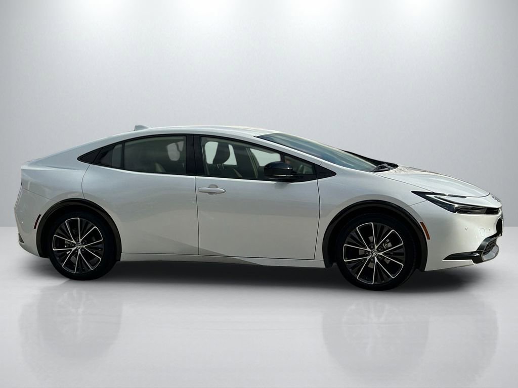 Used 2025 Toyota Prius XLE image 4