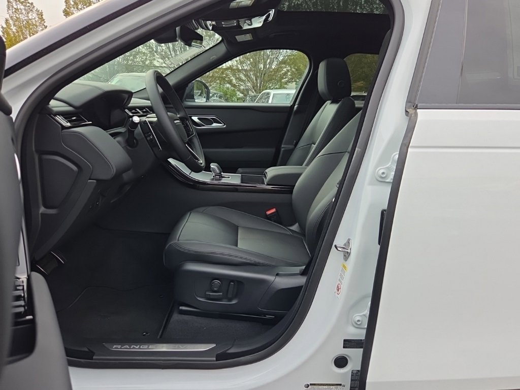 New 2026 Land Rover Range Rover Velar Dynamic SE image 4