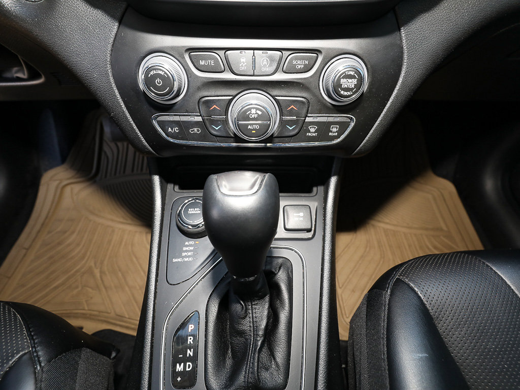 Used 2022 Jeep Cherokee Latitude Lux w/ Sun & Sound Group image 17