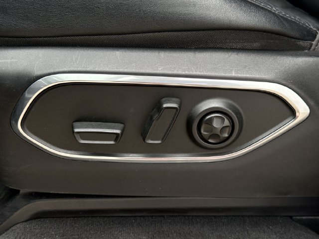 Used 2024 Jeep Wagoneer Series II w/ Flexible Seating Group RWD image 28