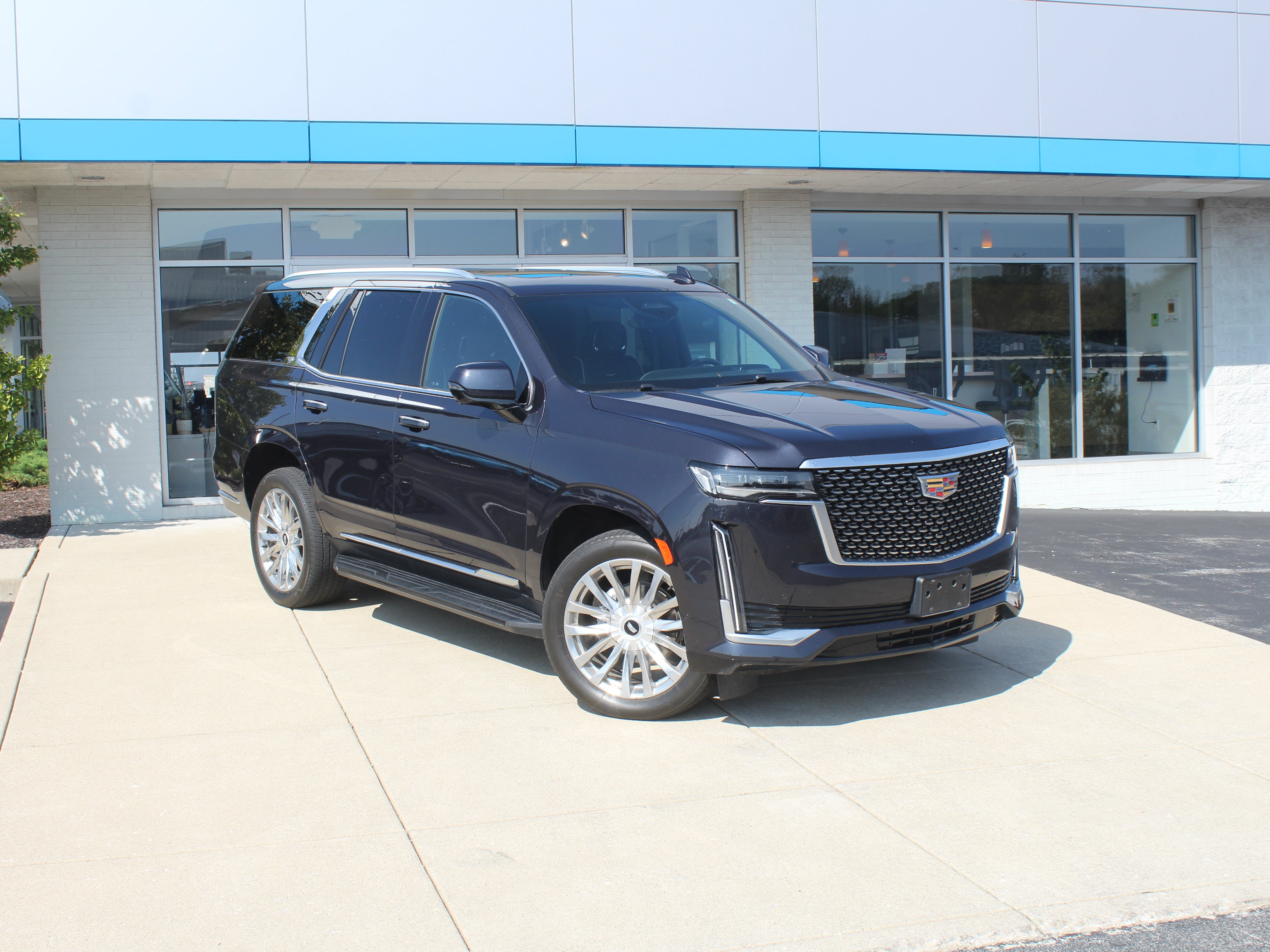 Used 2023 Cadillac Escalade Premium Luxury w/ Performance Package AWD/4WD image 6