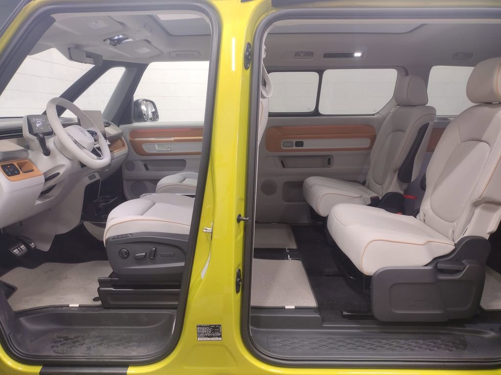 New 2025 Volkswagen ID. Buzz 1st Edition image 28