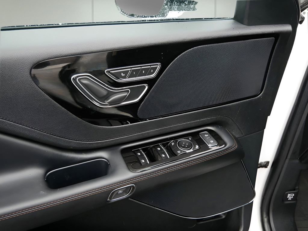 Used 2023 Lincoln Aviator AWD w/ Premium Package image 17