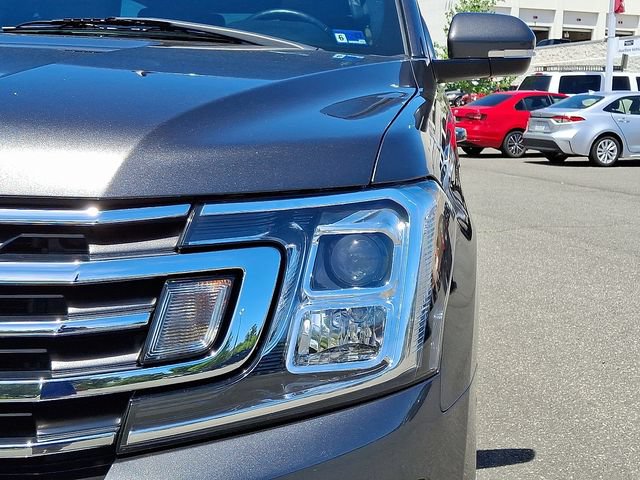 Used 2019 Ford Expedition XLT w/ Equipment Group 202A AWD/4WD image 9