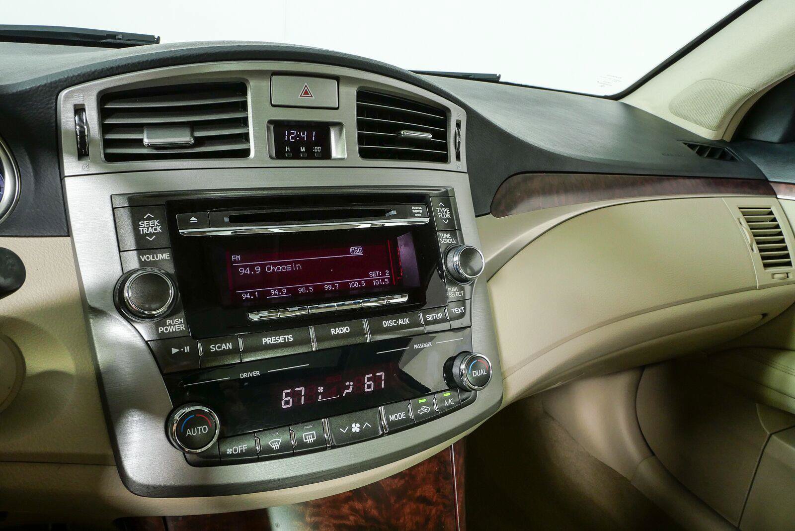Used 2011 Toyota Avalon FWD image 12