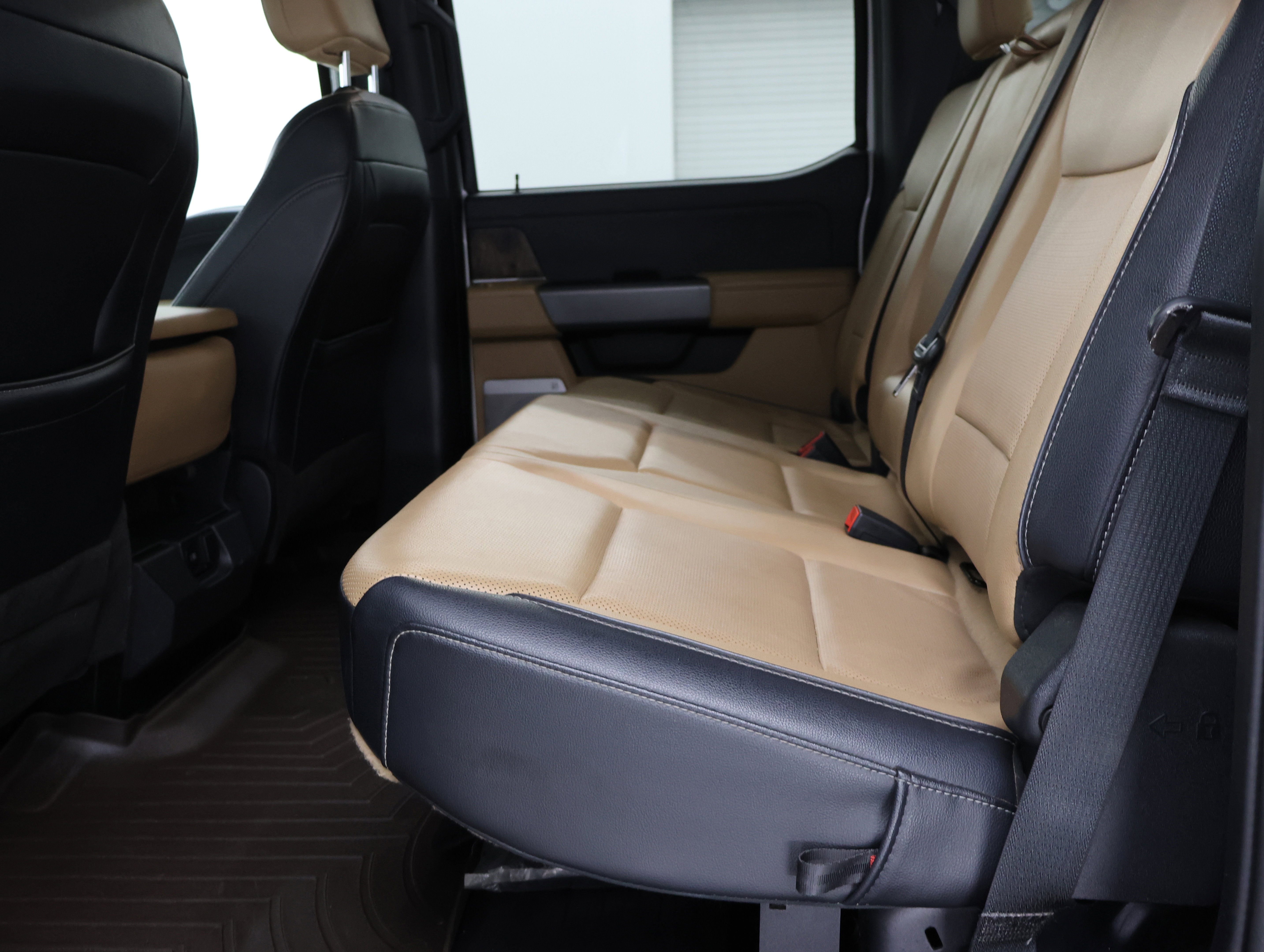 Used 2023 Ford F350 Lariat w/ FX4 Off-Road Package image 38