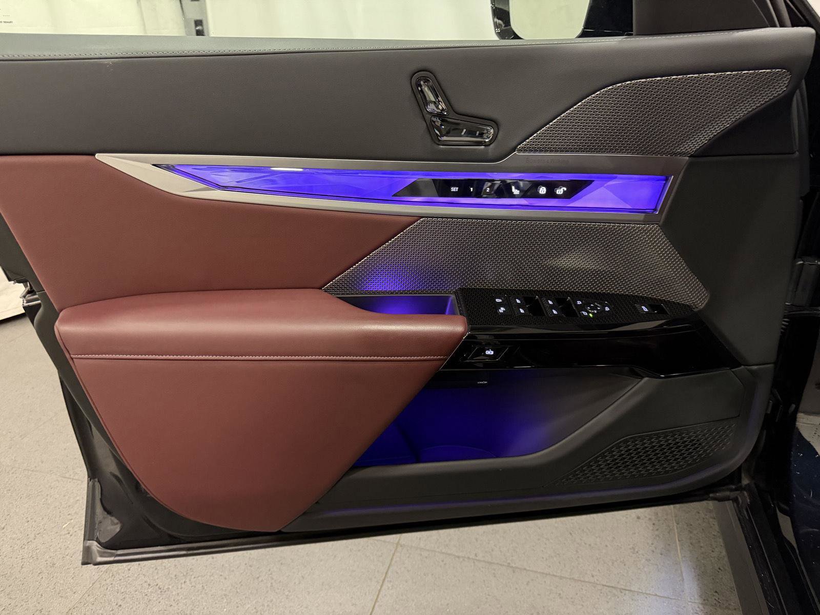 Used 2023 BMW 760i xDrive image 13