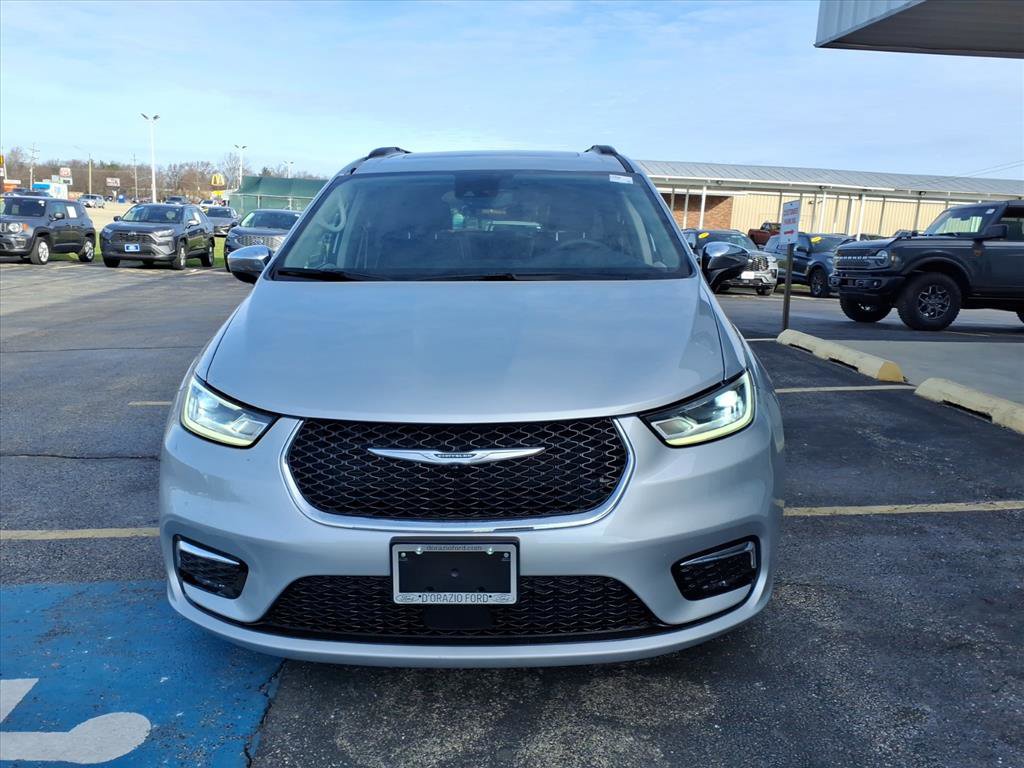 Used 2023 Chrysler Pacifica Limited image 8