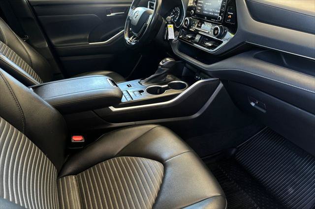 Certified 2021 Toyota Highlander XSE FWD image 18