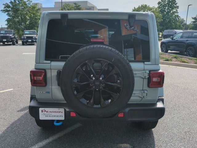 Used 2024 Jeep Wrangler Unlimited Sahara w/ Technology Group AWD/4WD image 5