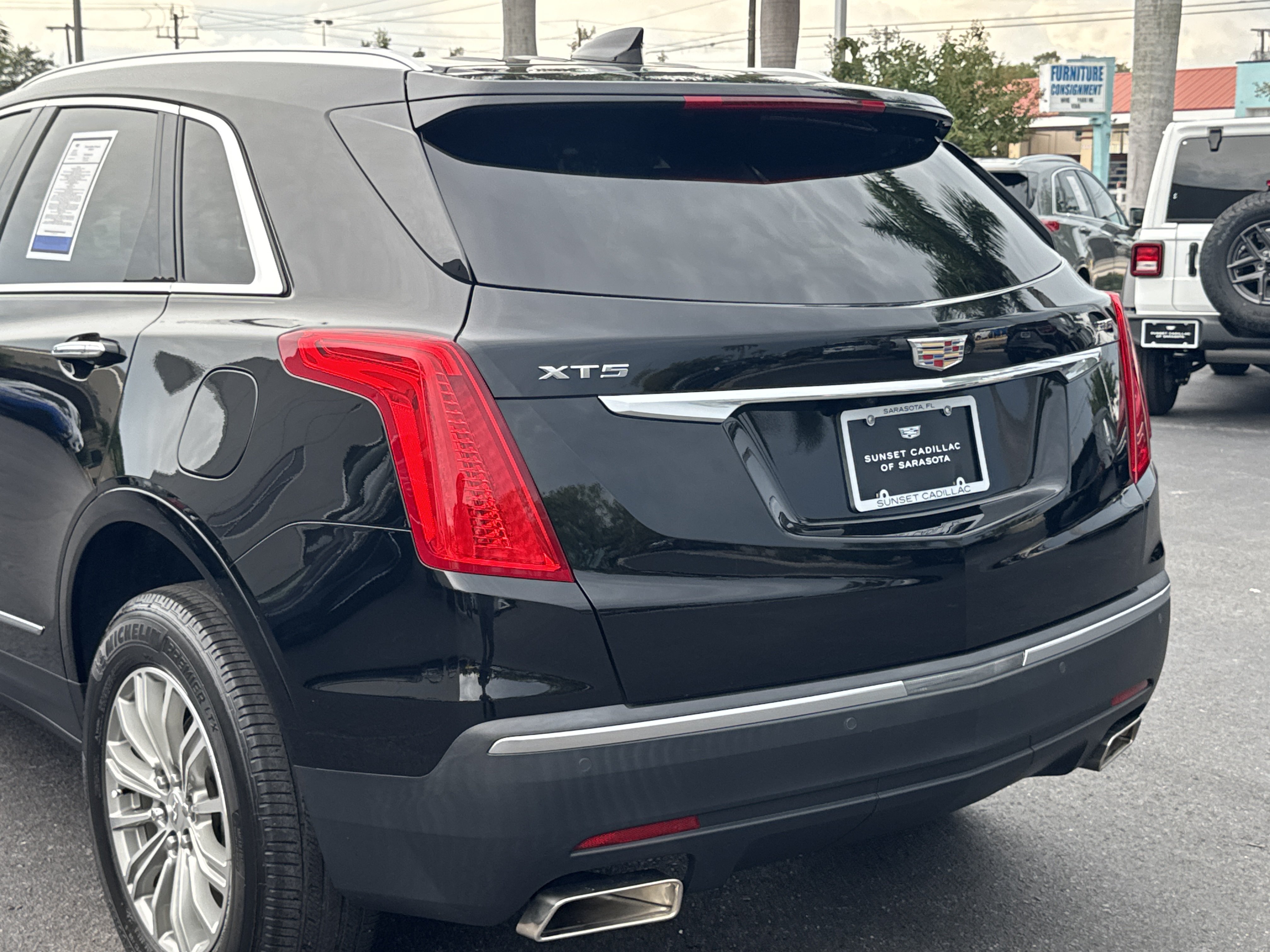 Used 2018 Cadillac XT5 Luxury w/ Driver Awareness Package FWD image 10