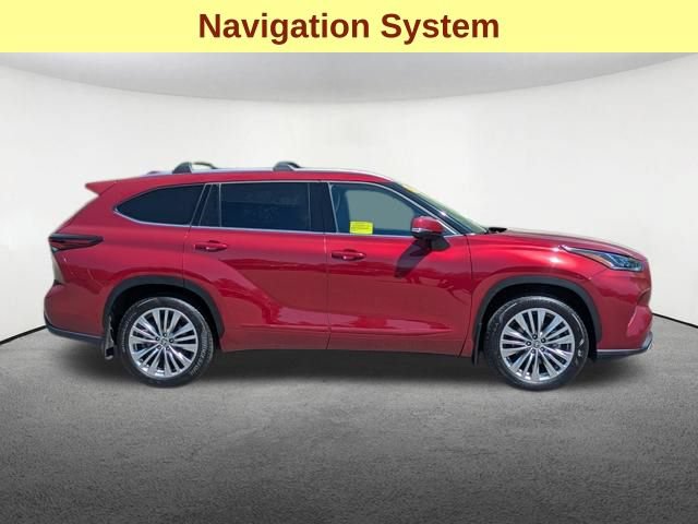 Used 2025 Toyota Highlander Platinum AWD/4WD image 4