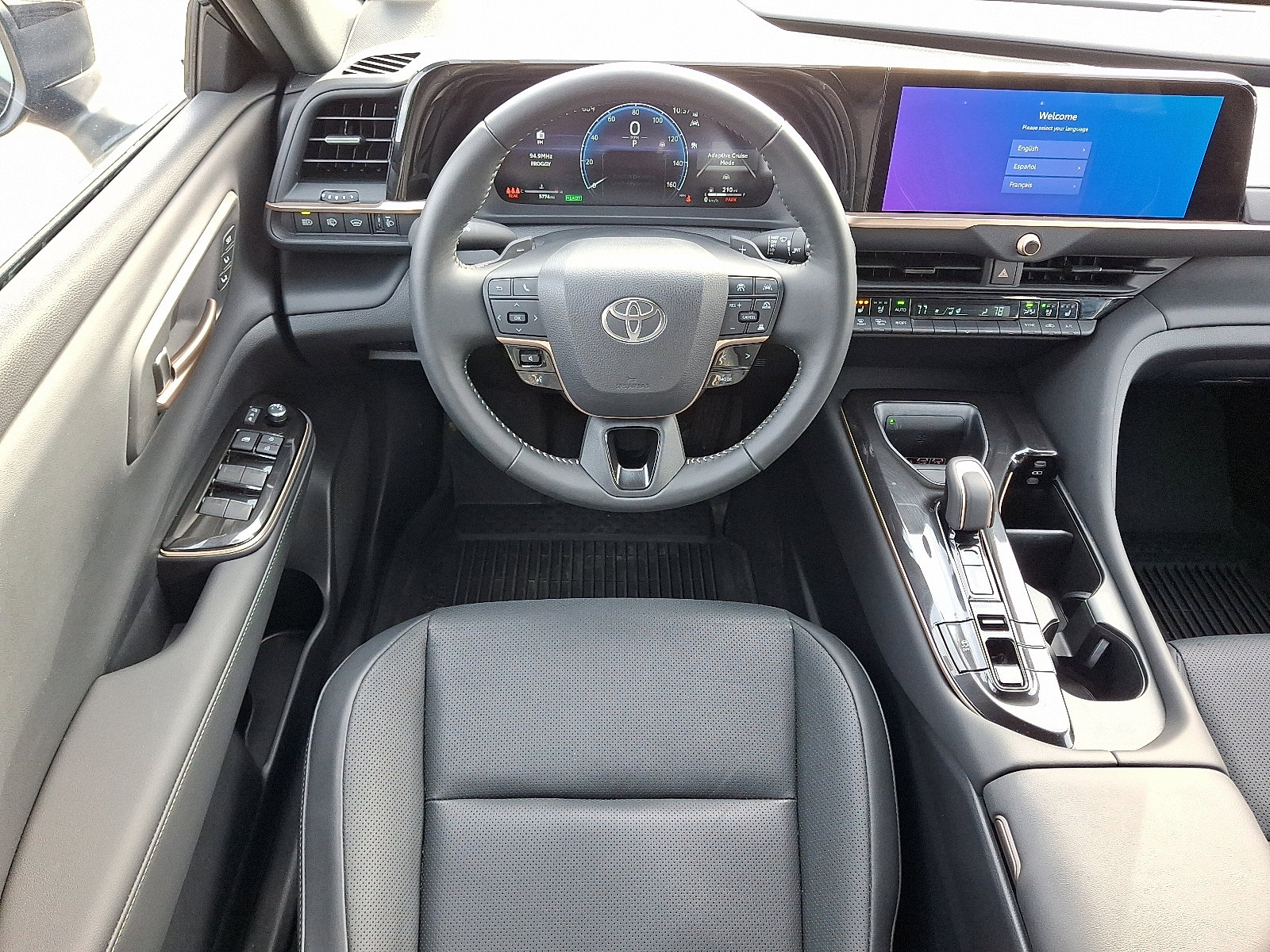 Used 2025 Toyota Crown Signia image 11