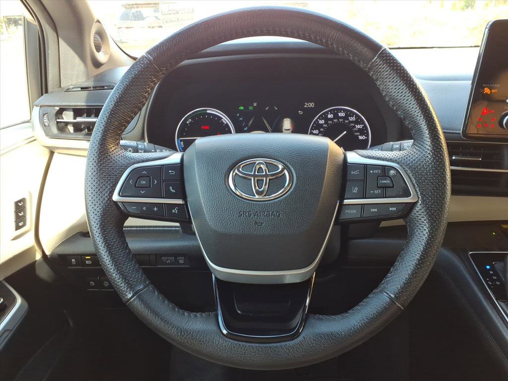 Used 2022 Toyota Sienna Limited image 24
